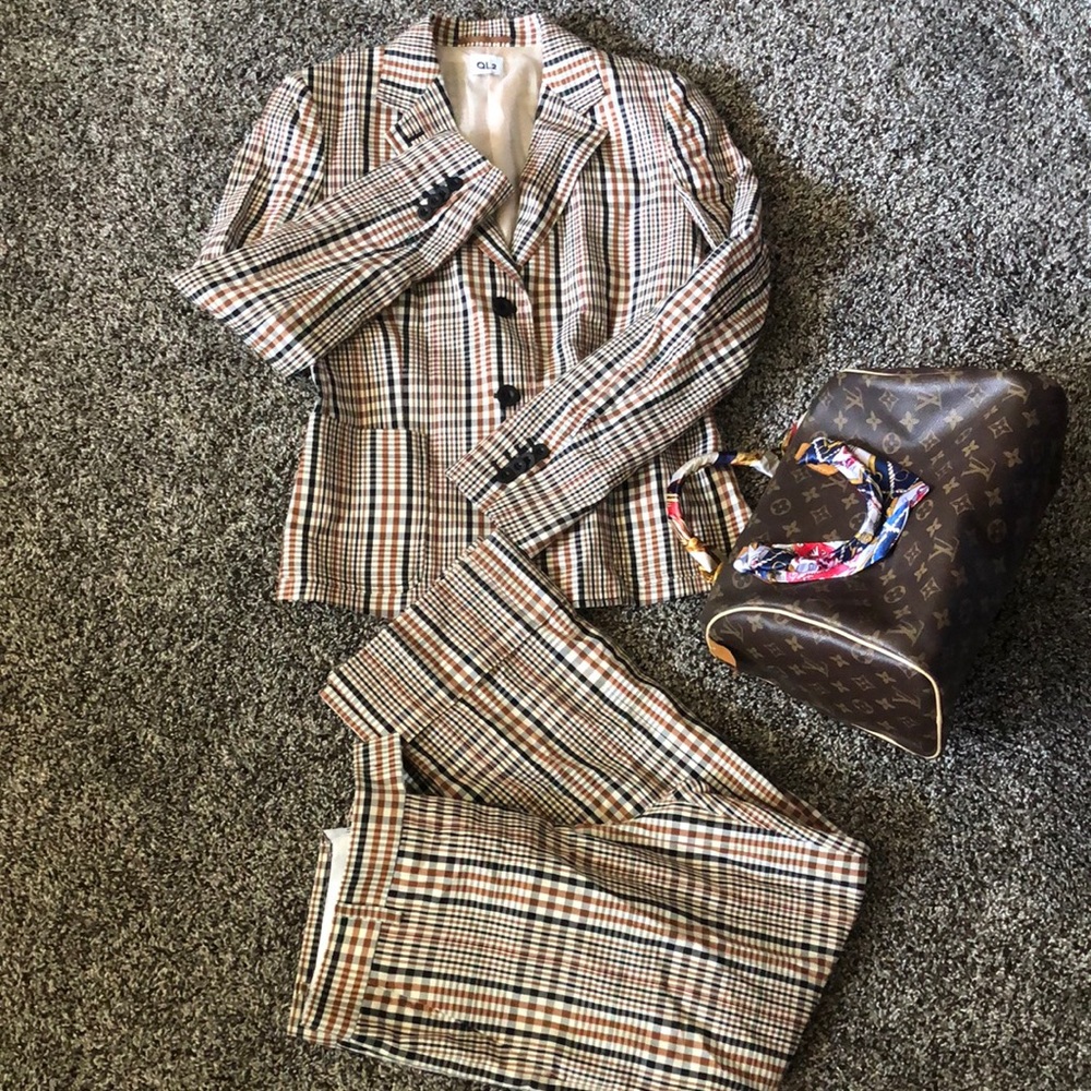 Excellent Condition Never Worn - image 1